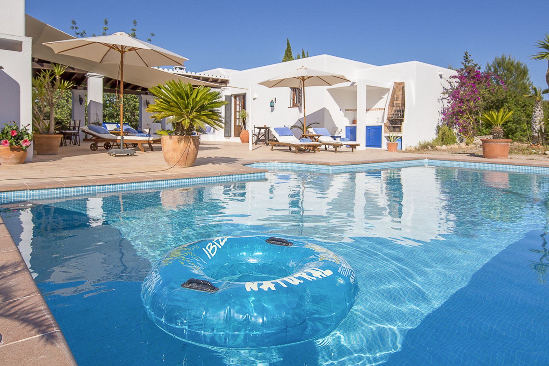 Beautiful Ibiza villa near Ibiza Town - Gorgeous pool and sun deck