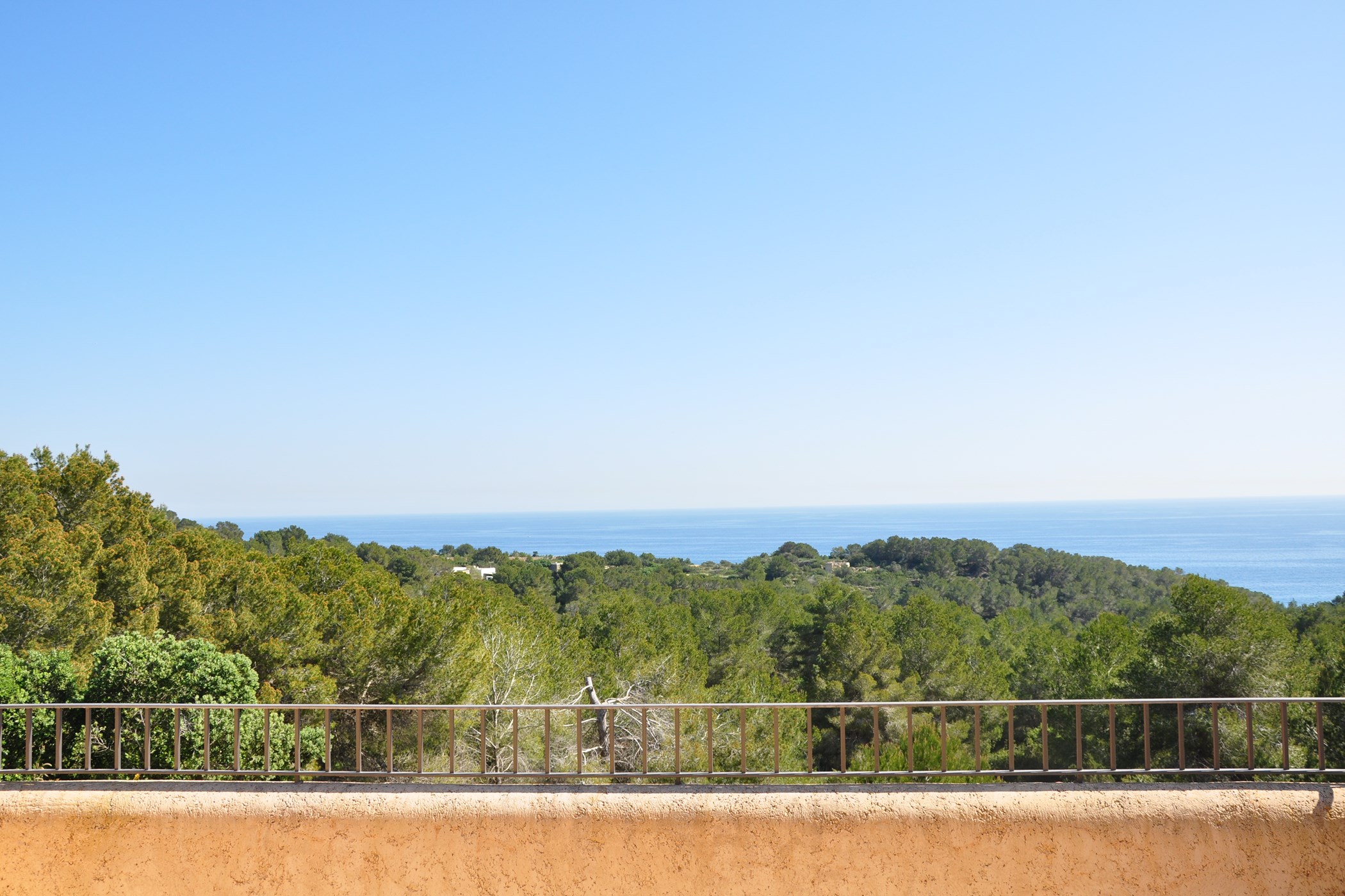 Private 4 bedroom villa in Cap Martinet with sea views