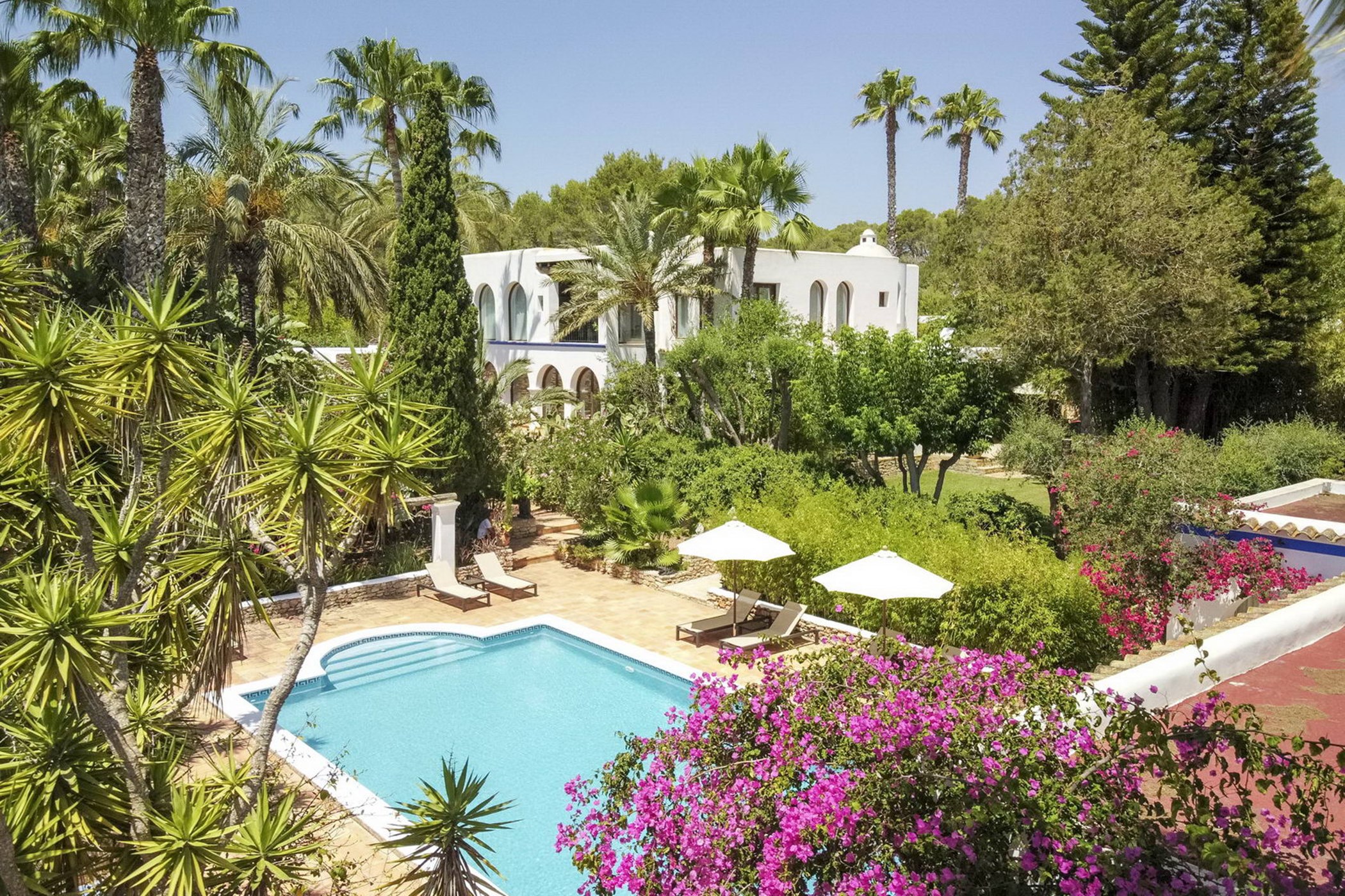 A beautifully restored finca with tennis in the heart of Ibiza's countryside!