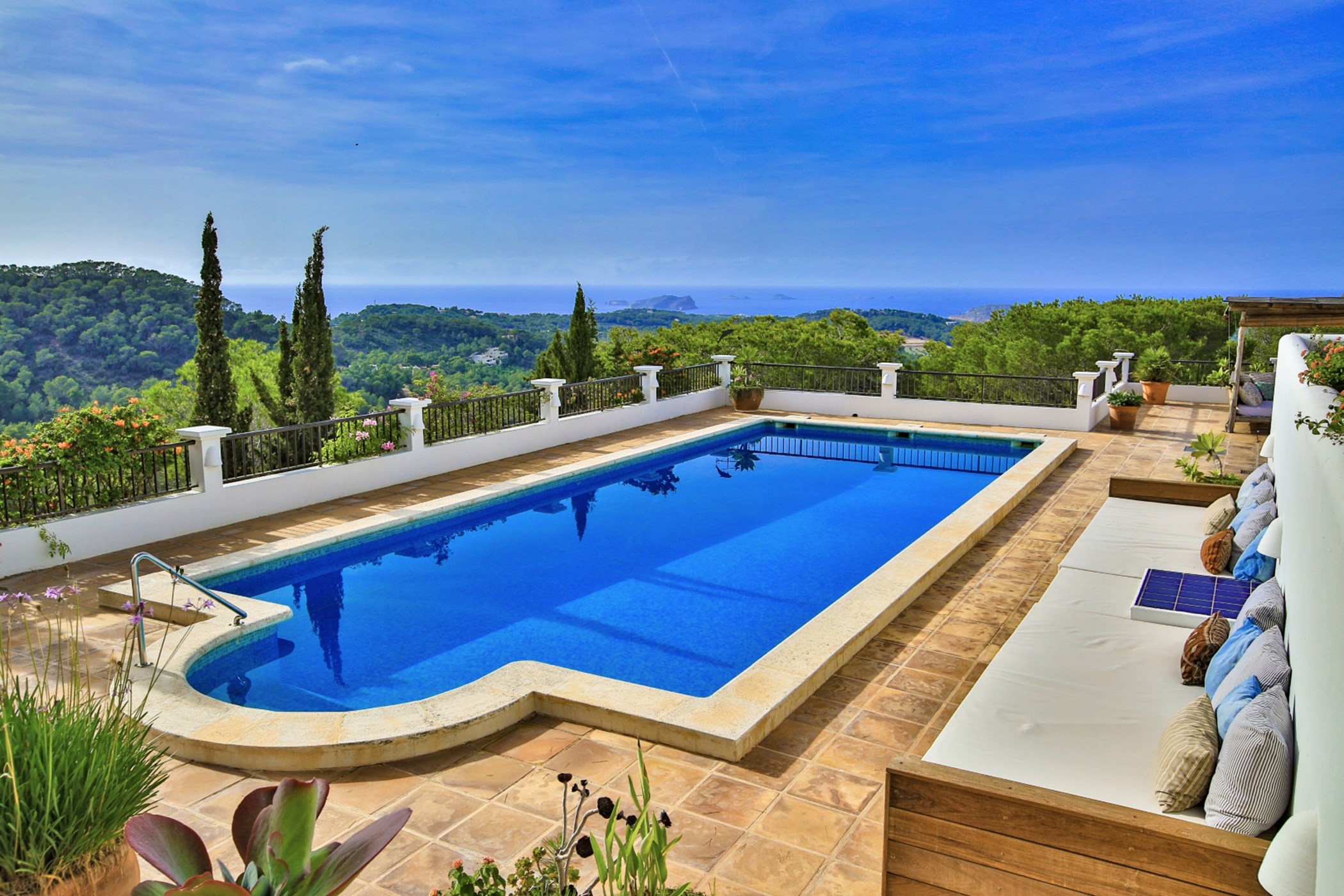 Luxury villa with an breathtaking view overlooking all the beaches and bays