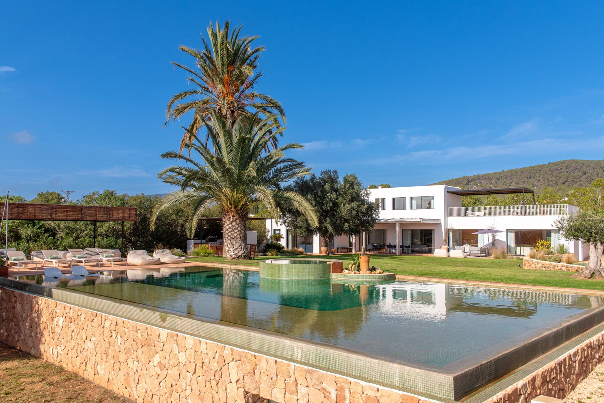 Exquisite contemporary villa in the exclusive area of Cala Jondal.